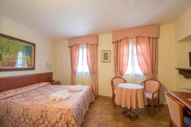 Albergo Giardino Sannazzaro de' Burgondi Exterior photo