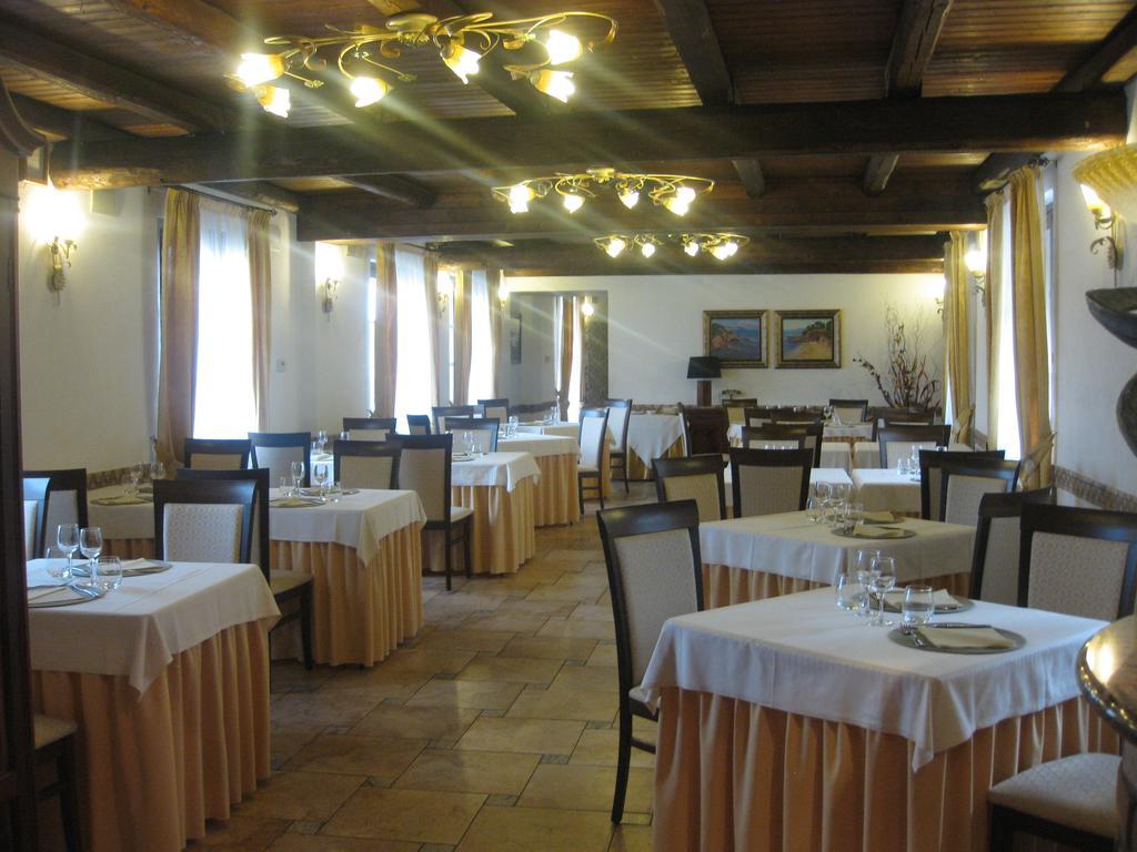 Albergo Giardino Sannazzaro de' Burgondi Exterior photo